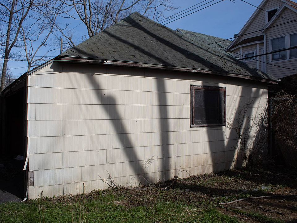 2nd image of 83 Brunswick Blvd