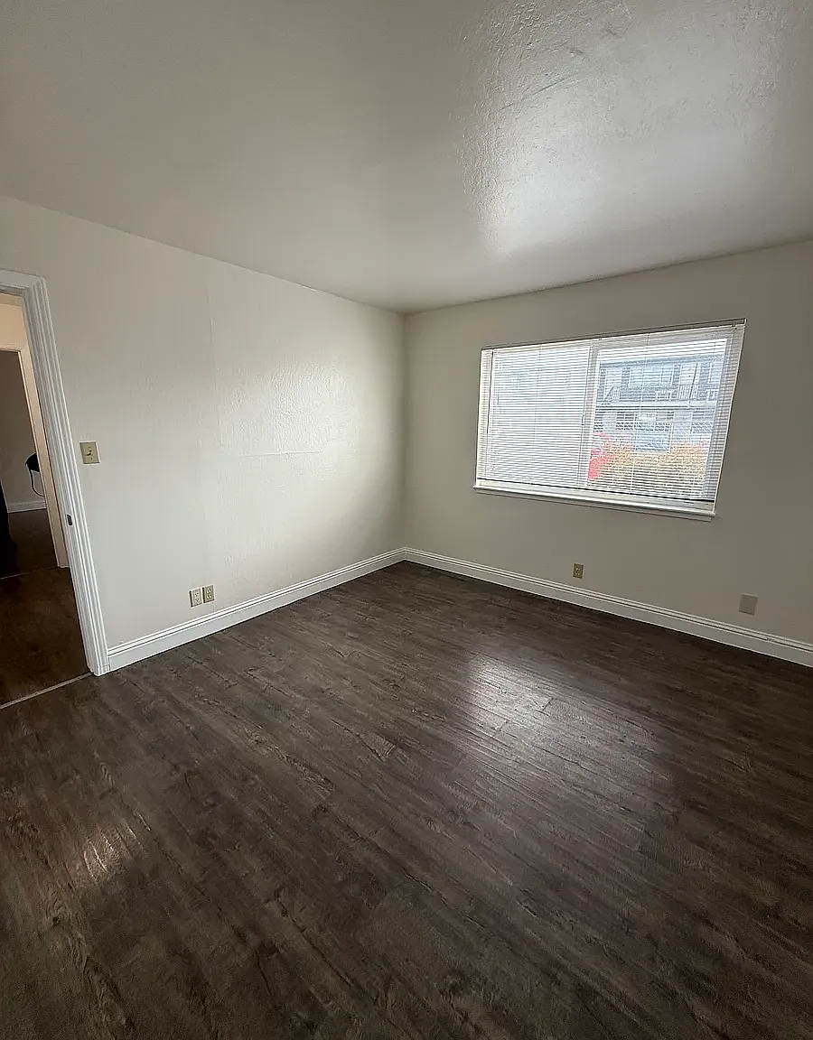2 bed, 880 sqft, $2,300 — Photo 1
