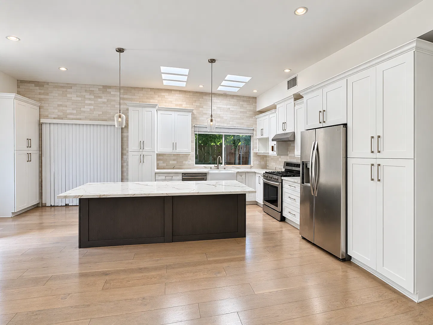 2 bed, 1200 sqft, $4,000 — Photo 3