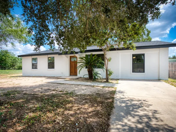 511 5th St, Natalia, TX 78059