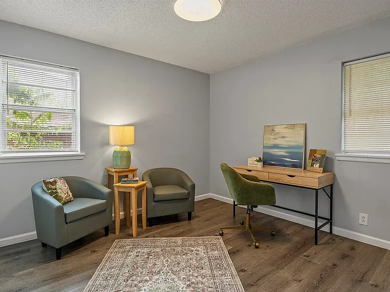706 Henslee Dr — Photo 17