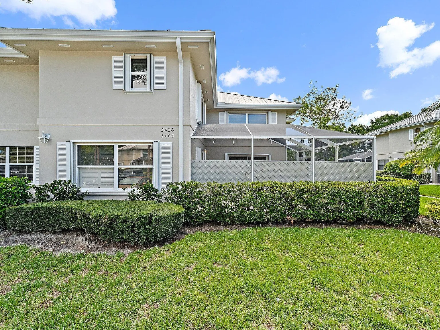 2 bed, 2.5 bath, 1374 sqft, $2,400 — Photo 1