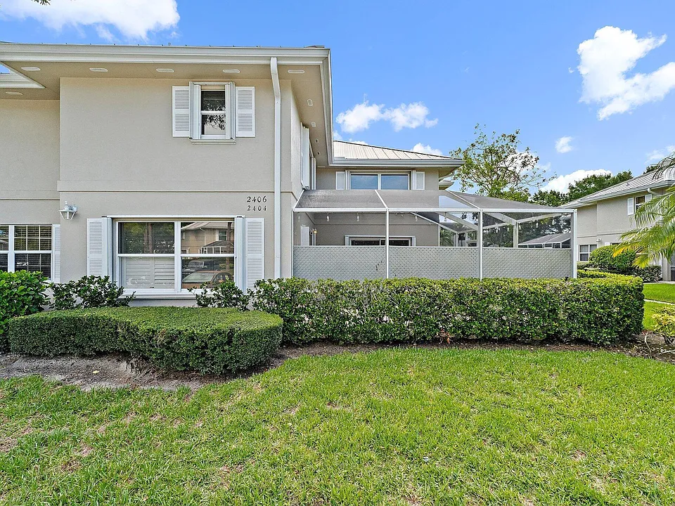 2406 SW Danbury Ln