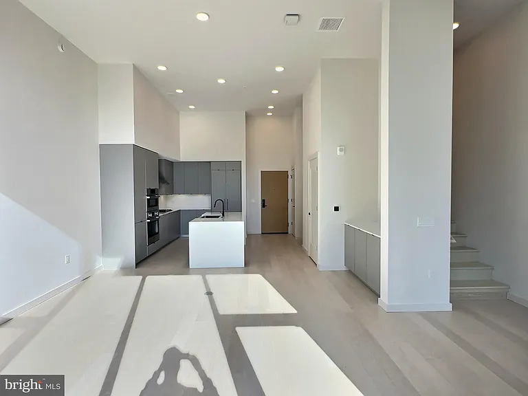 3030 Potomac Ave #Townhouse 6 — Photo 2