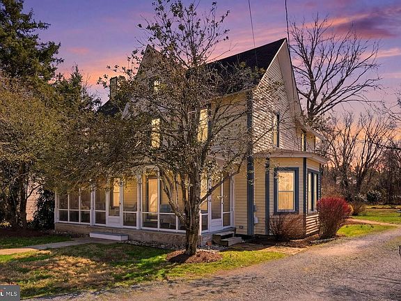 3rd image of 25913 Royal Oak Rd