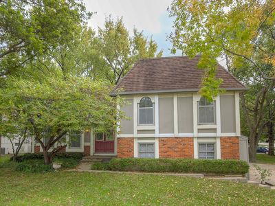 9901 Rosehill Rd, Lenexa, KS, 66215