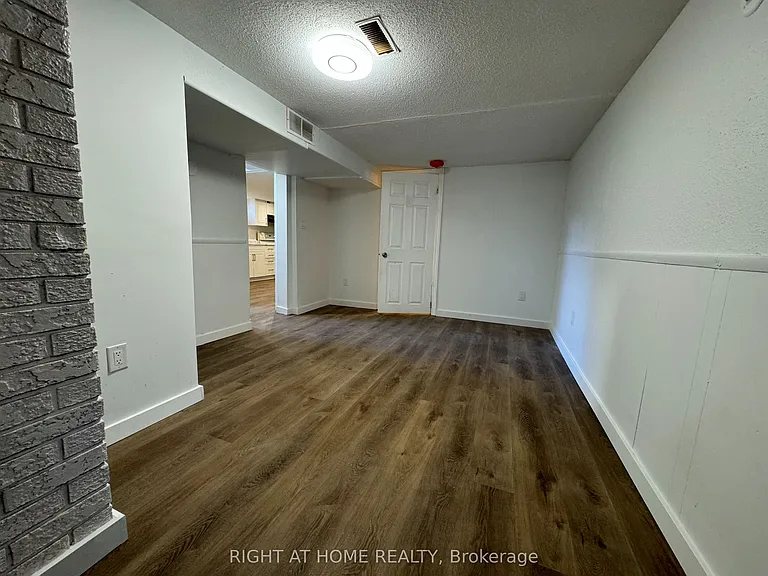 950 Queens Blvd #LOWER — Photo 10