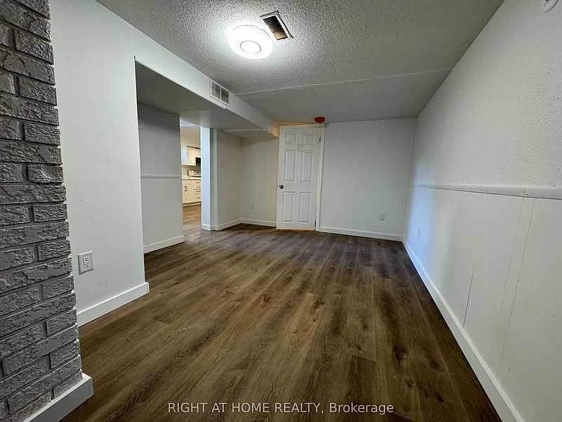 Kitchener House for rent - 1 Bedroom — photo 9