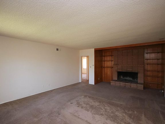 3rd image of 1717 Rosewood Dr
