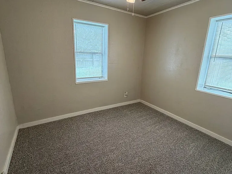 415 N Orphan St — Photo 5