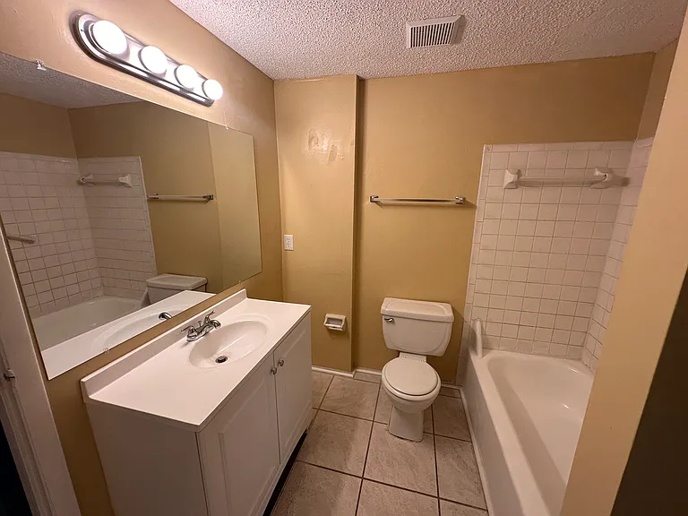 7032 Prestwick Cir S — Photo 7