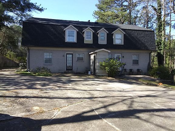 Private entrances in back