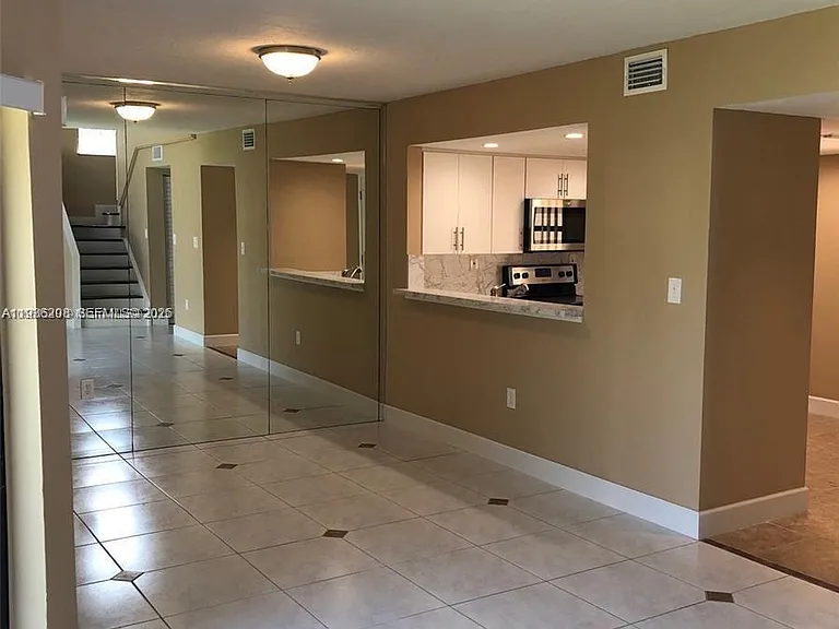 1400 San Remo Cir — Photo 2