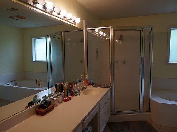 4th image of 701 Summerglen Dr #A