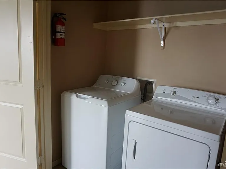 1112 W Eisenhower St #B — Photo 4