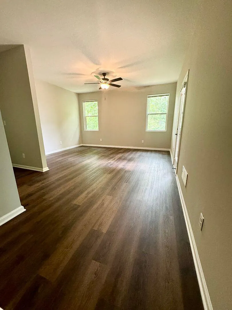 1 bed, 1.0 bath, 857 sqft, $1,355 — Photo 3