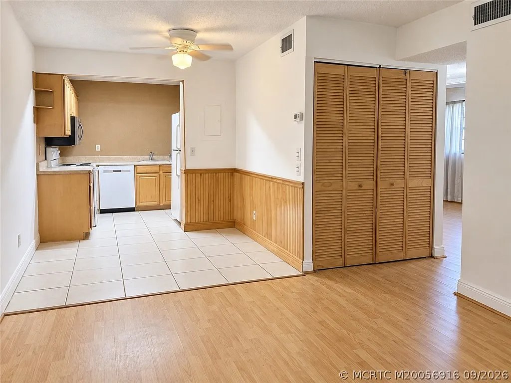 2 bed, 2.0 bath, 876 sqft, $1,900 — Photo 4