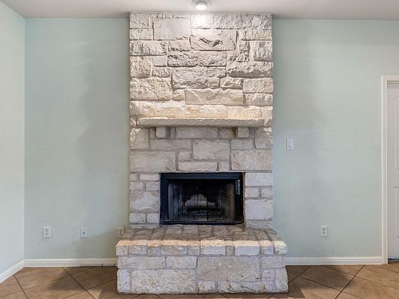 5th image of 14900 Longbranch Dr