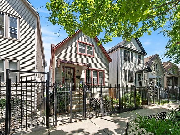 3rd image of 2733 N Artesian Ave