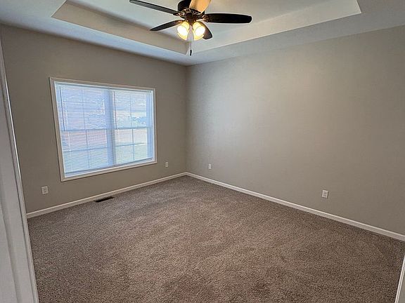 5th image of 701 Stephanie Ct