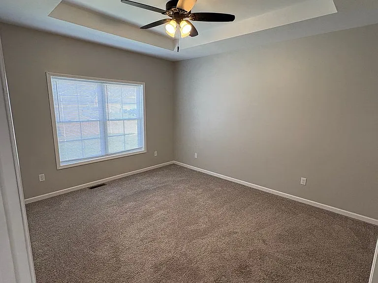 701 Stephanie Ct — Photo 5