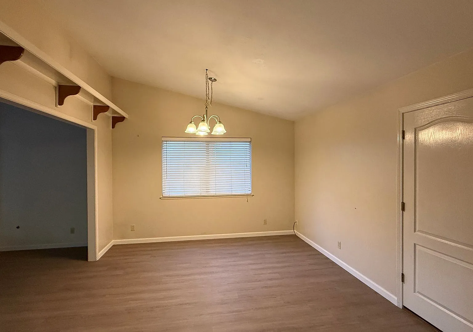Beautiful Galt Home — Photo 4