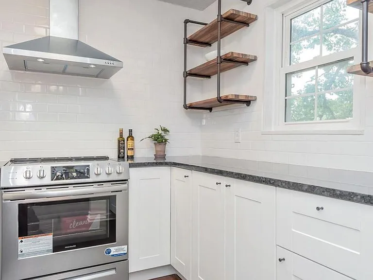 1550 Swallow Dr — Photo 4