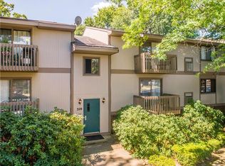 329 Ridge Point Cir APT 32, Bridgeville, PA 15017