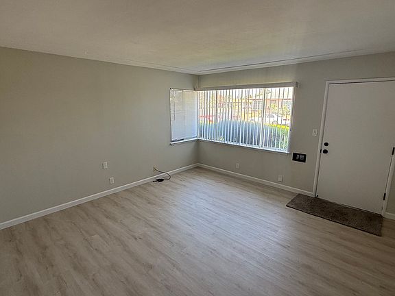 3rd image of 3396 E Clinton Ave