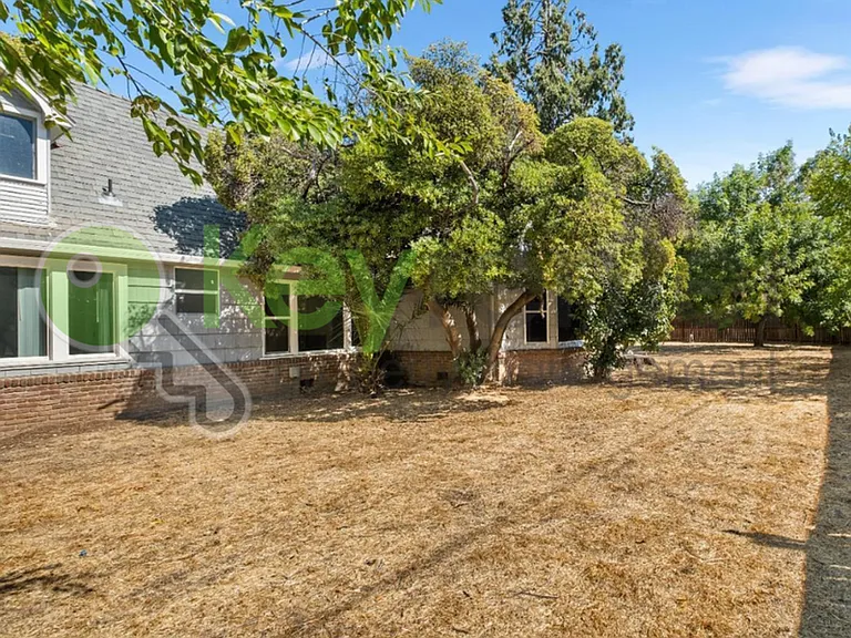 2905 Garfield Ave — Photo 2