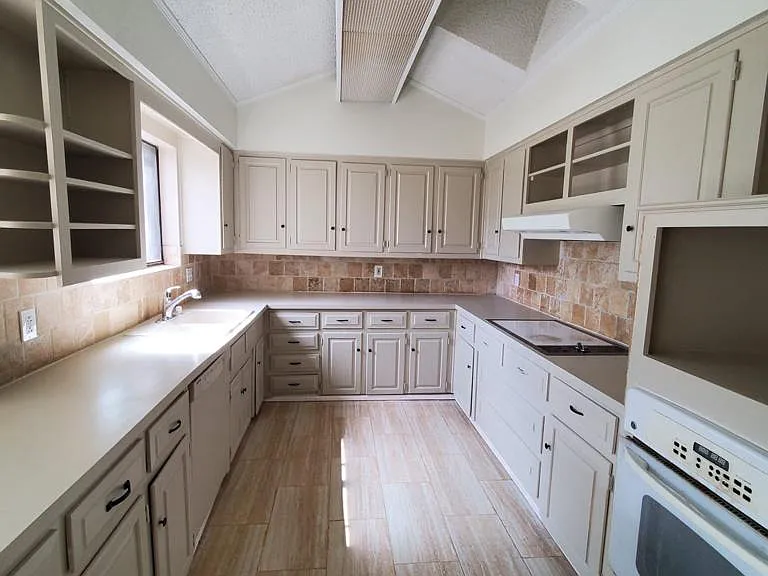 1511 Estates Way — Photo 10