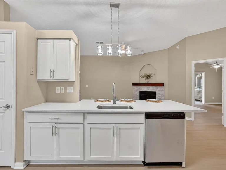 863 S Lilac Loop — Photo 13