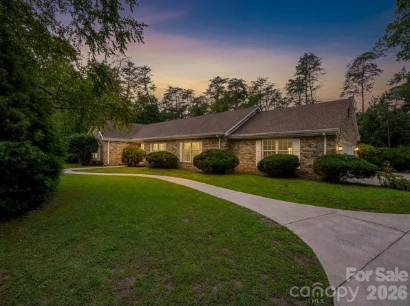 2000 Golf Course Rd, Columbus, NC 28722