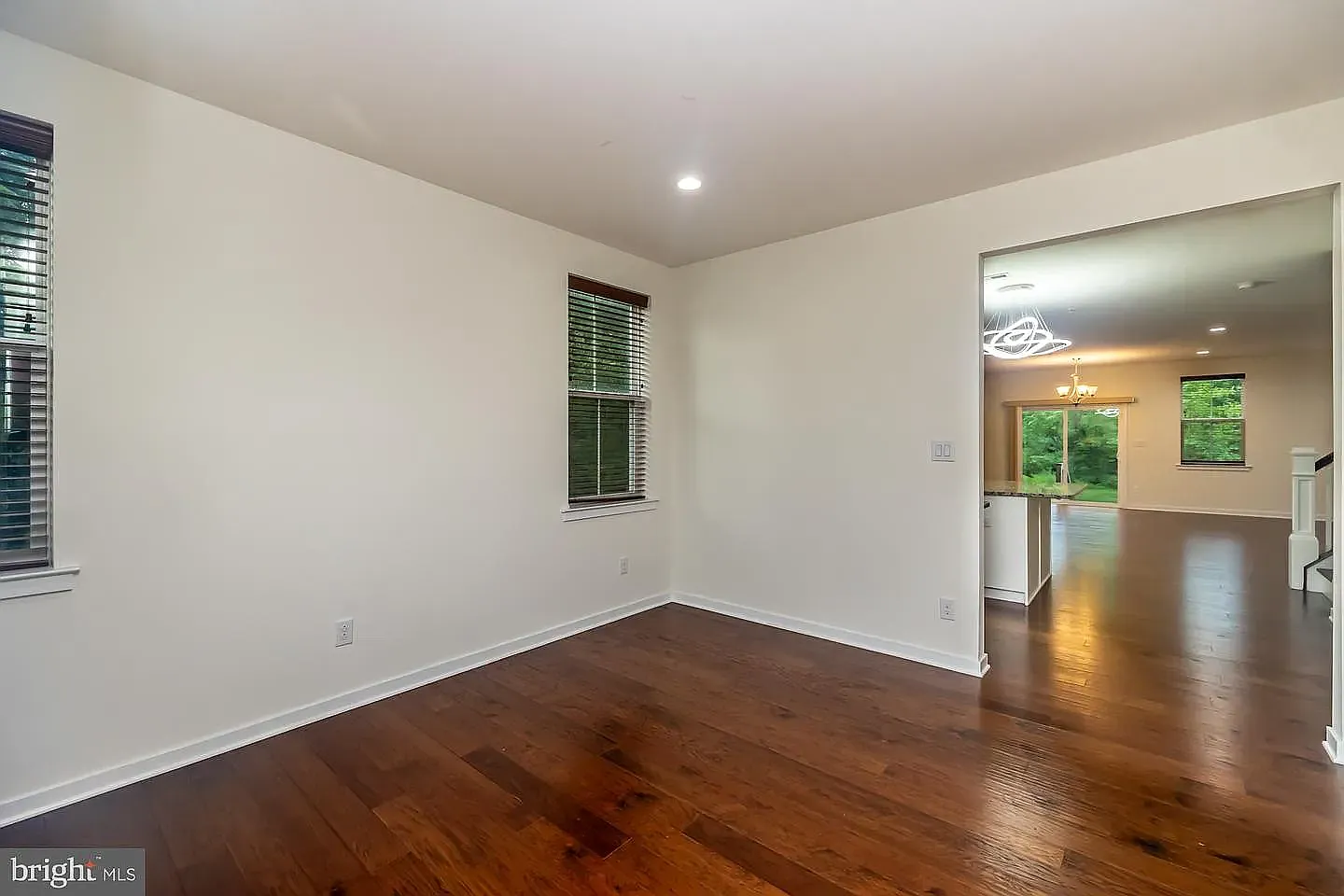 3 bed, 2212 sqft, $3,300 — Photo 4