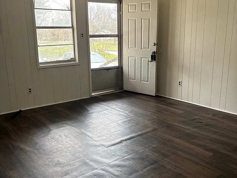 1029 N McLemore Ave #1029 — Photo 2