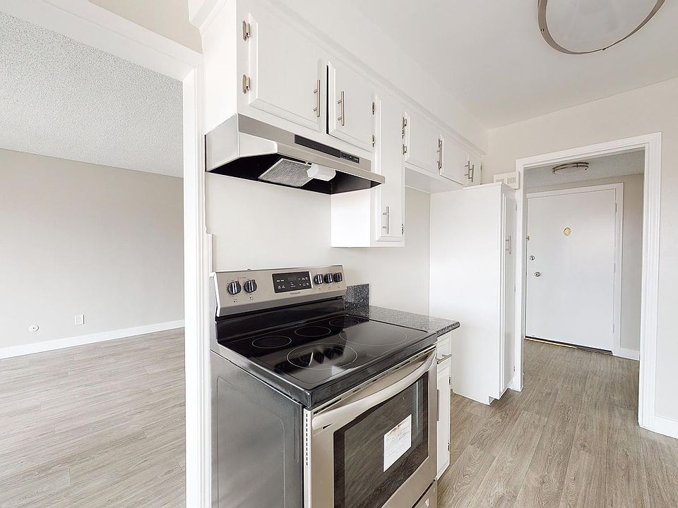 1st image of 916 W Beach Ave