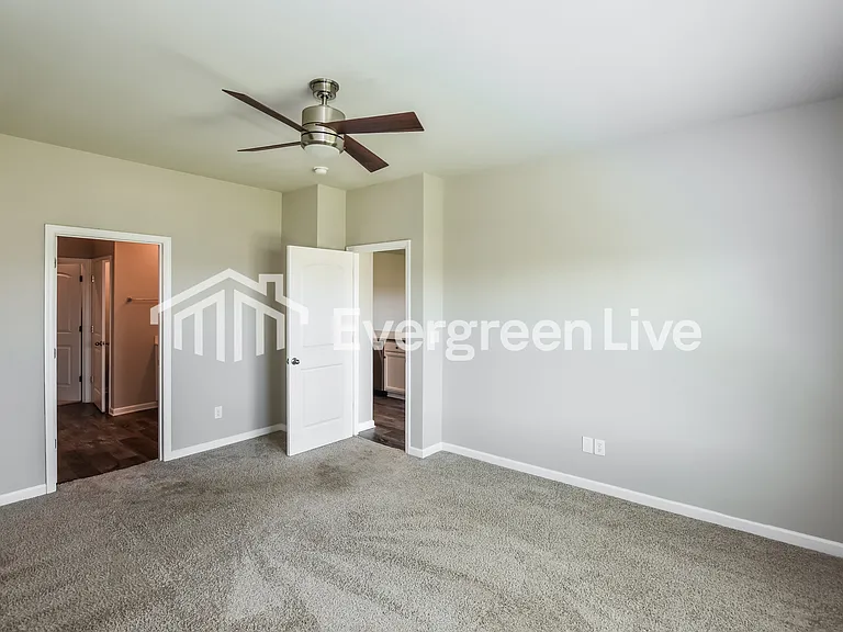 127 Rolling Green Dr — Photo 8