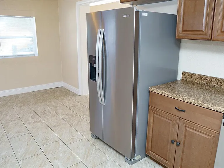 2500 Carver Ave — Photo 9