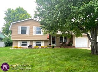 2524 Stagecoach Rd, Grand Island, NE 68801