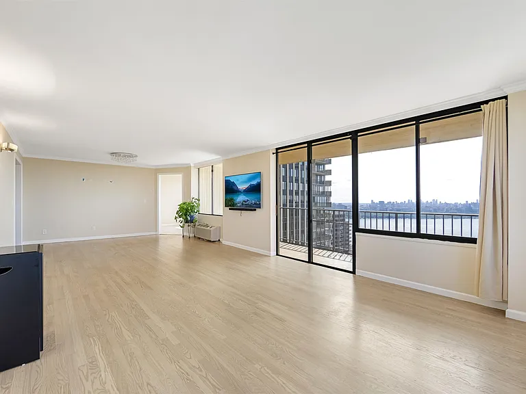 200 Winston Dr #2019 — Photo 4