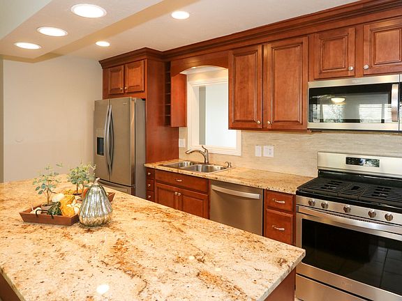 Updated Cabinets, Countertops & Stainless Steel Appliances