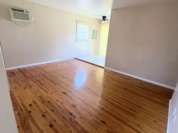 (undisclosed Address), Bay Shore, NY 11706
