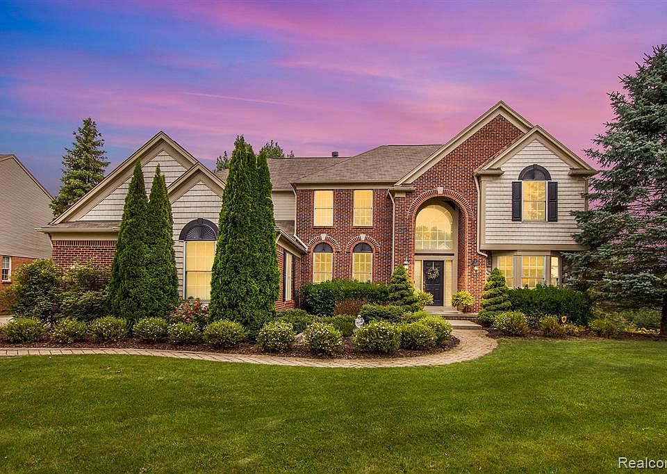 1st image of 424 Hampton Woods Ln