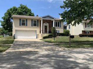 730 Macarthur Dr, Buffalo Grove, IL 60089