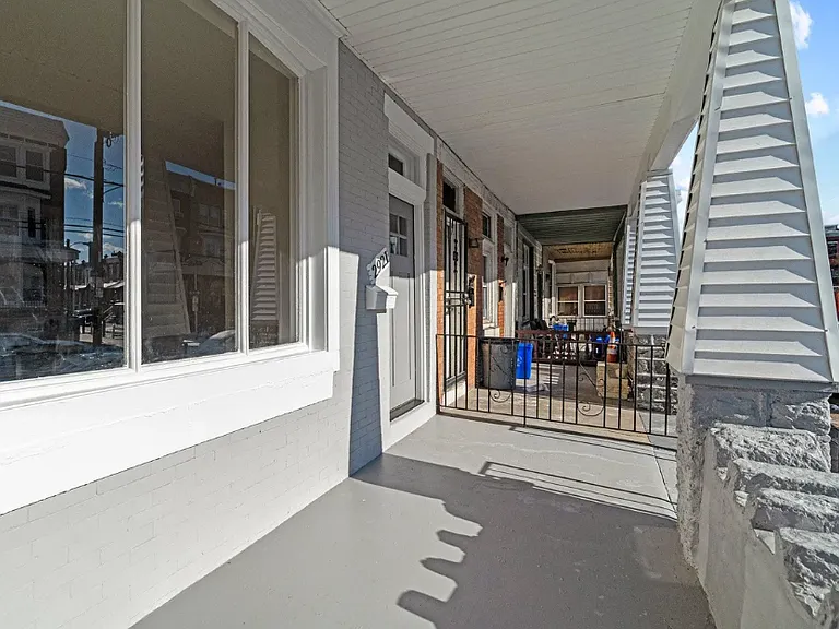 2921 W Oxford St — Photo 2