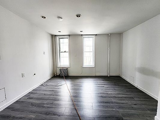 1st image of 481 4th Ave APT 3L