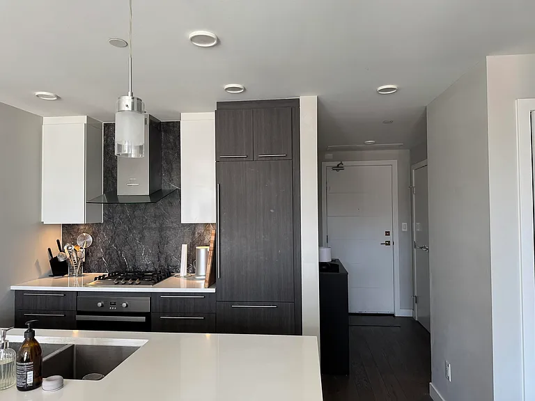 5033 Cambie St #216 — Photo 5