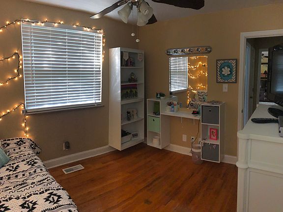5th image of 4208 Mockingbird Ln
