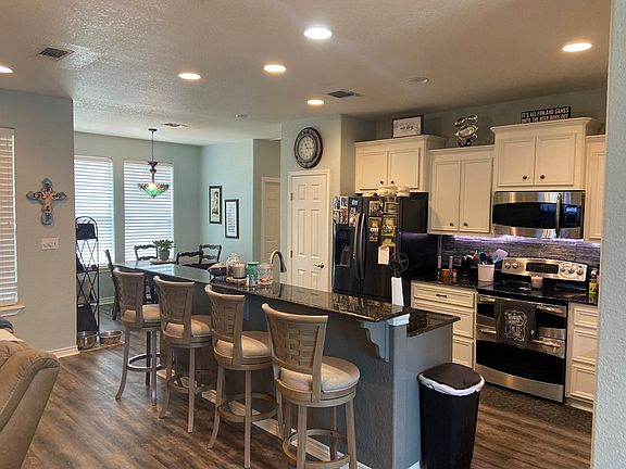 5th image of 2204 Phoenix Dr