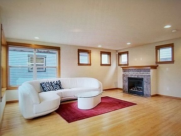 Living Area / Fireplace 